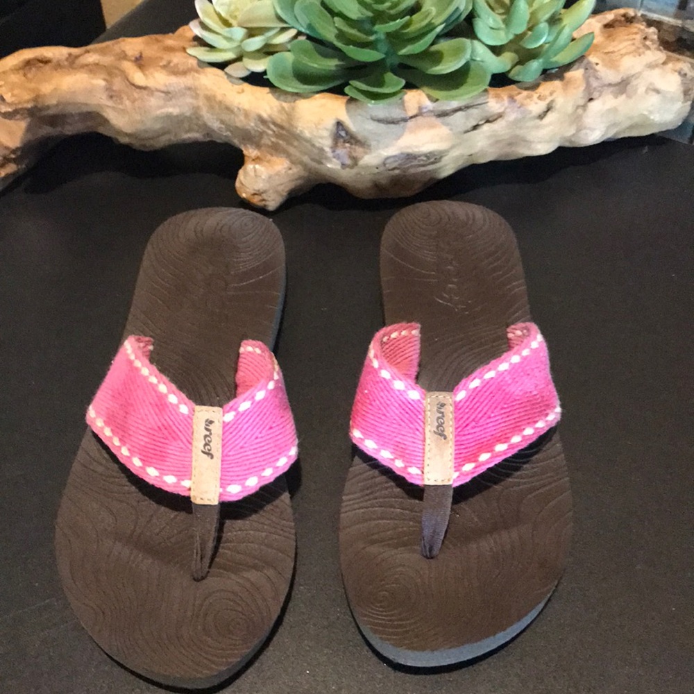 Women’s lightly worn flip flops